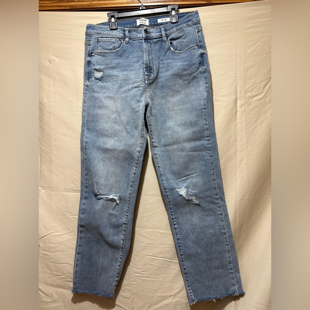 Kensie Light Wash Distressed Straight Leg Jeans Size 10/30